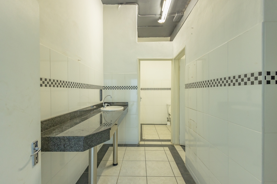 To Let commercial Property for Rent in Vredekloof Western Cape